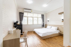 Ze Residence Bang Aor Station